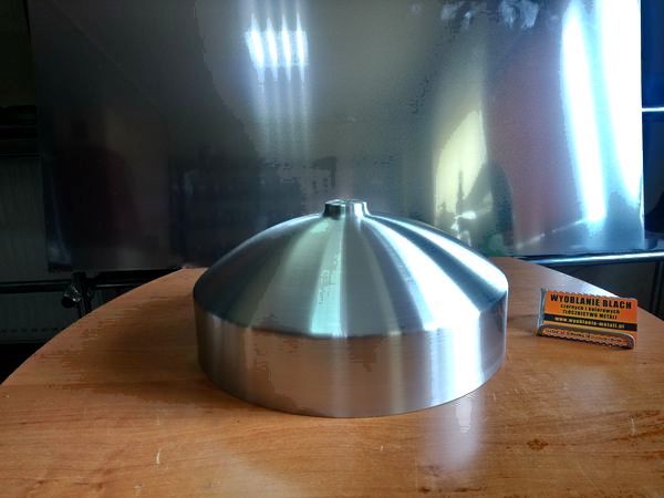 8. Lampa aluminiowa Φ 270mm h 200mm.