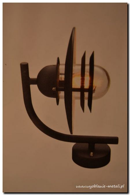 53. Elementy lamp (stal, miedź, aluminium).