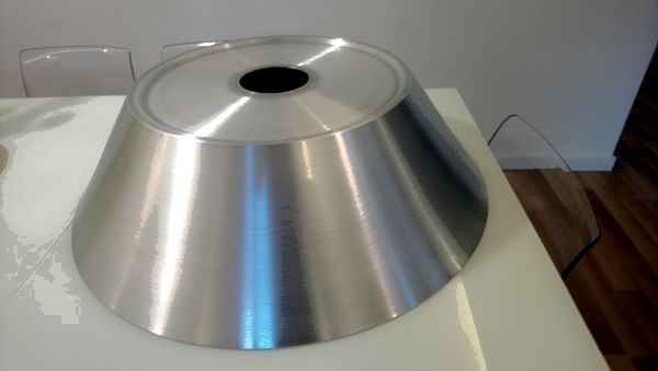 Element lampy  Φ 800mm, h 220 mm. Materiał wykonania: blacha, aluminium