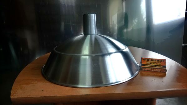 19. Element lampy Φ 440mm, h 260 mm. Materiał wykonania: blacha, aluminium.