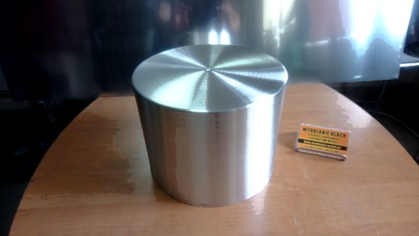 21. Element lampy Φ 230mm, h 180 mm. Materiał wykonania: blacha, aluminium.
